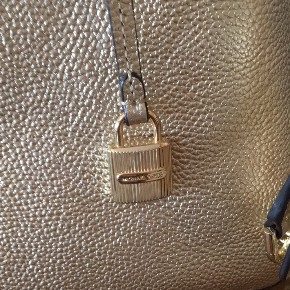 Gold Michael Kors tote - Picture 3 of 5